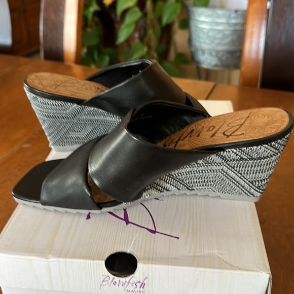 Blowfish Omari Wedge size 8 color black mandala - Picture 3 of 6